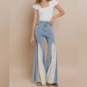 NWT Wisteria Lane
Lace Insert Bell Bottom Jeans